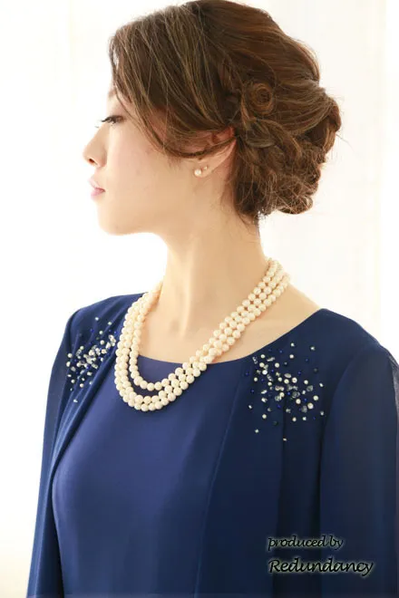 ブルーのビジュー＆ドレープスリーブドレス