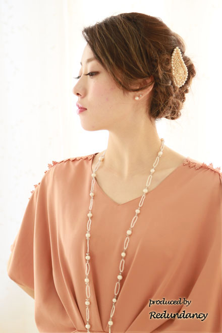 コーラルピンクのドレープミニ丈ドレス