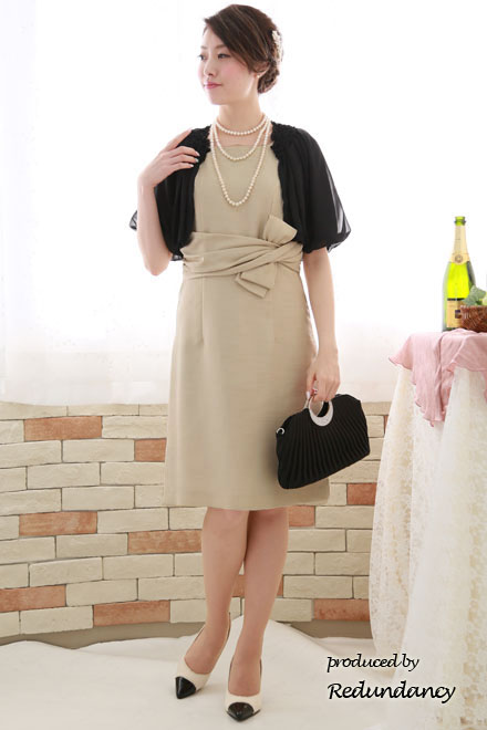 ベージュのウエスト変形リボンドレス