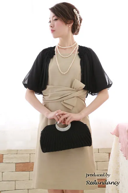 ベージュのウエスト変形リボンドレス