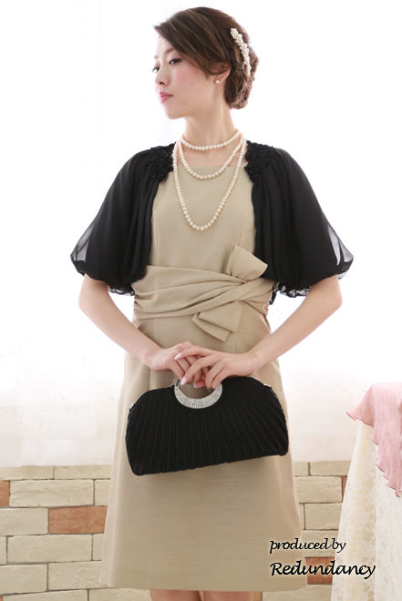 ベージュのウエスト変形リボンドレス