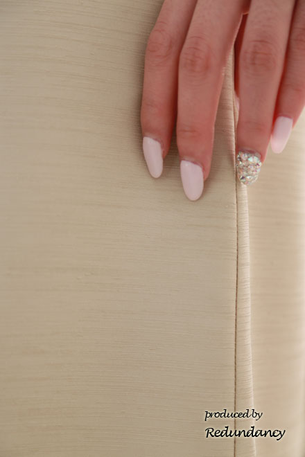 ベージュのウエスト変形リボンドレス