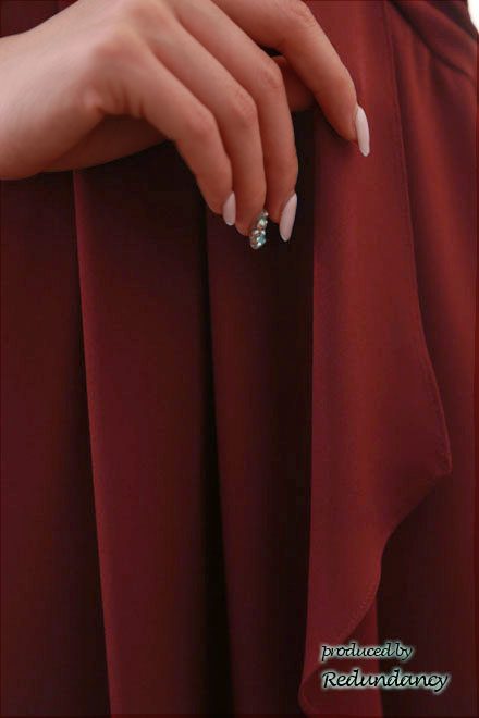 ワインレッドのフロントクロスアシンメトリードレス