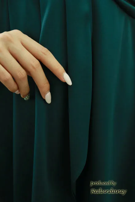 ディープグリーンのフロントクロスアシンメトリードレス