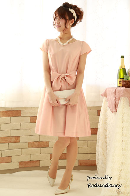 ライトピンクのシャンタンフロントリボンドレス