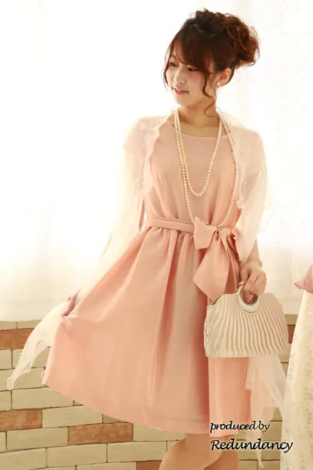 ライトピンクのシャンタンフロントリボンドレス