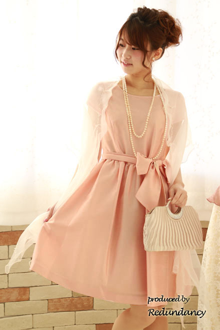 ライトピンクのシャンタンフロントリボンドレス