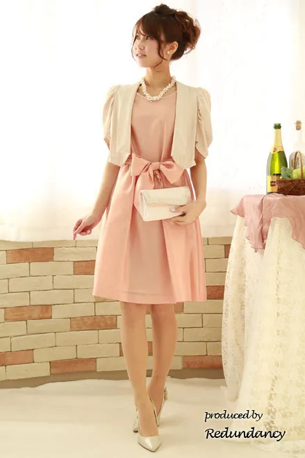 ライトピンクのシャンタンフロントリボンドレス