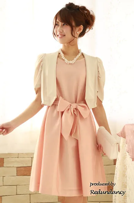 ライトピンクのシャンタンフロントリボンドレス