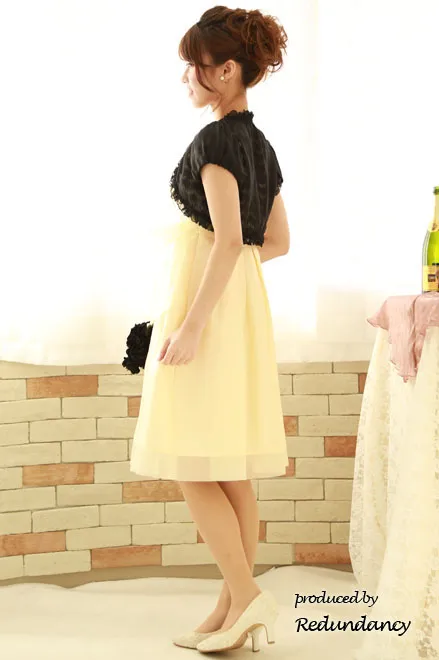 レモンイエローの透け感リボン膝丈ドレス
