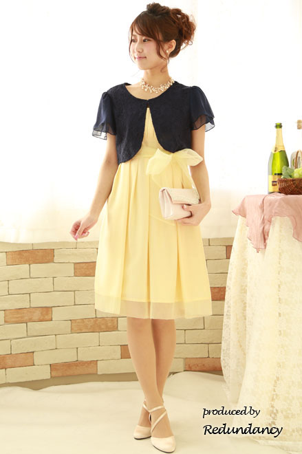 レモンイエローの透け感リボン膝丈ドレス