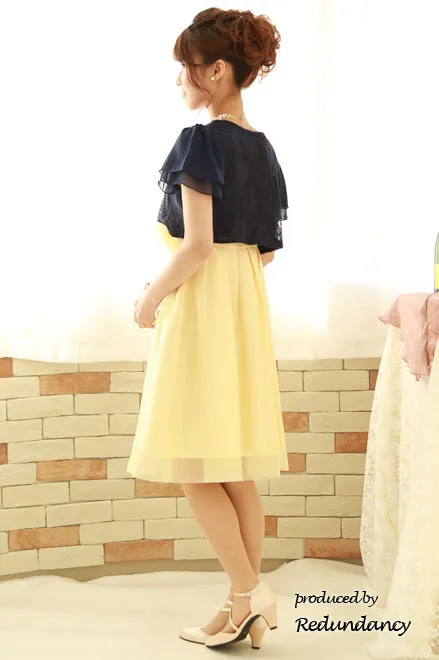 レモンイエローの透け感リボン膝丈ドレス