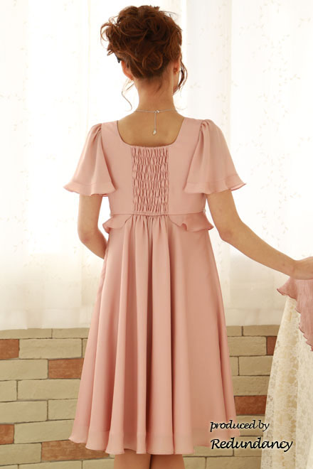 ピンクのスクープドネック小花レース膝丈ドレス