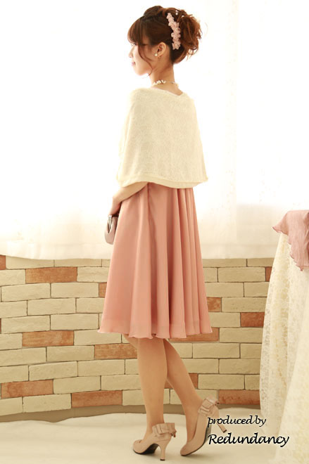 ピンクのスクープドネック小花レース膝丈ドレス