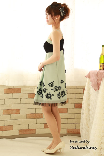 ミントグリーン×ブラックのラメ花刺繍ドレス