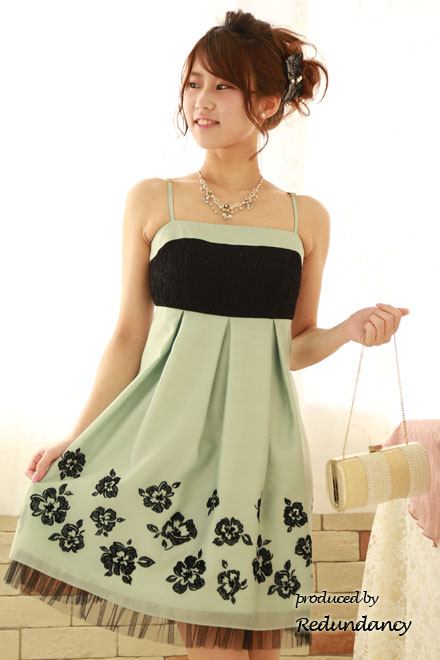 ミントグリーン×ブラックのラメ花刺繍ドレス