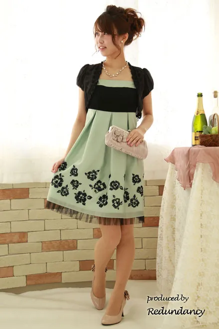 ミントグリーン×ブラックのラメ花刺繍ドレス