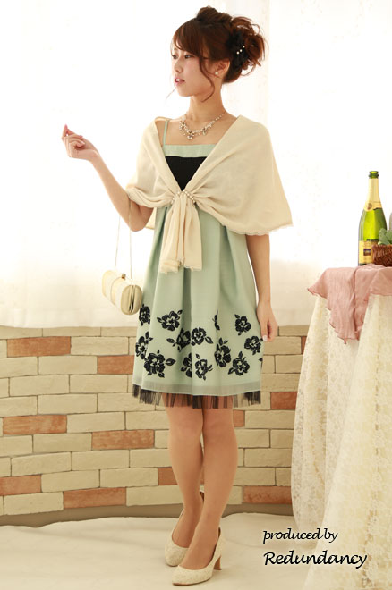 ミントグリーン×ブラックのラメ花刺繍ドレス