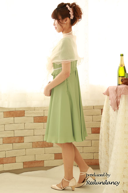 ライトグリーンのスクープドネック小花レース膝丈ドレス