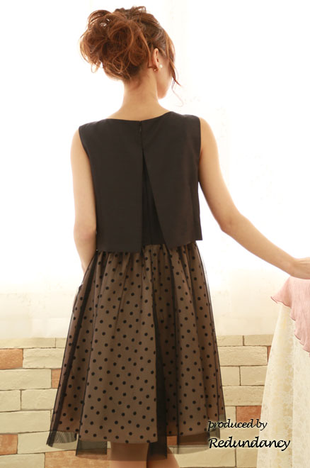 ブラック×ピンクのドットチュールスカートドレス
