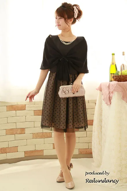 ブラック×ピンクのドットチュールスカートドレス