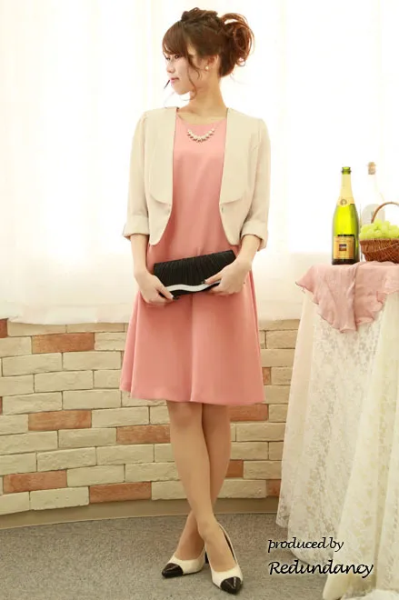 サーモンピンクのゆったりシンプルミニ丈ドレス