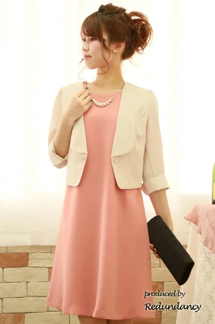 サーモンピンクのゆったりシンプルミニ丈ドレス