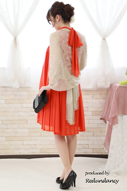 オレンジのAラインプリーツドレス