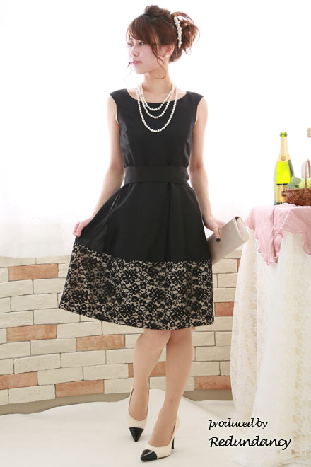 ブラック×ベージュのレース背中編み上げバックリボンドレス