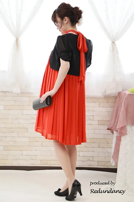 オレンジのAラインプリーツドレス