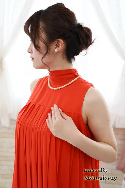 オレンジのAラインプリーツドレス