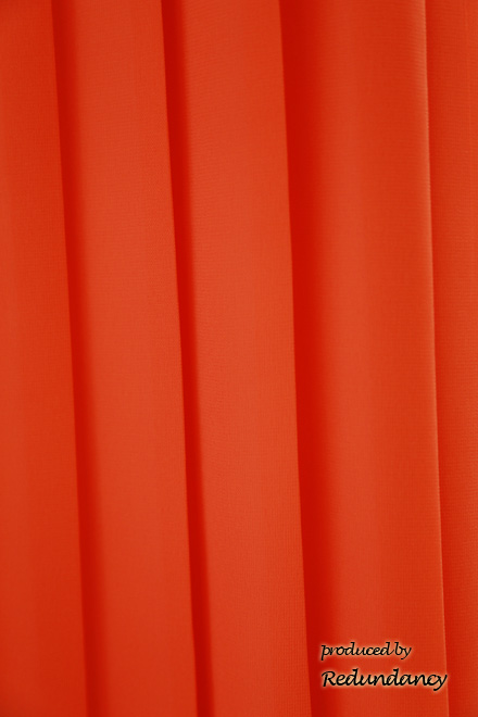 オレンジのAラインプリーツドレス