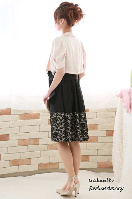 ブラック×ベージュのレース背中編み上げバックリボンドレス