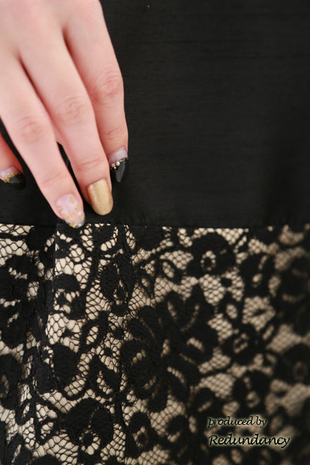 ブラック×ベージュのレース背中編み上げバックリボンドレス