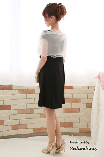 ブラックの花模様レースミニドレス