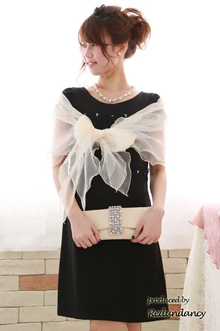 ブラックの花模様レースミニドレス