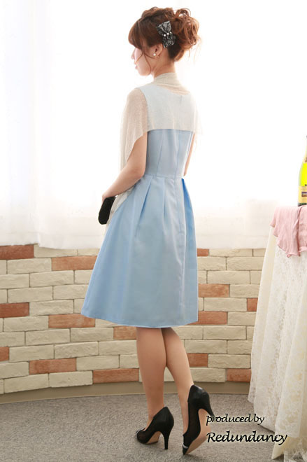 ライトブルーのフロント切替リボン膝丈ドレス