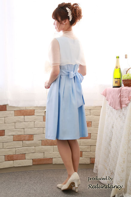 ライトブルーのフロント切替リボン膝丈ドレス