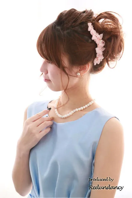 ライトブルーのフロント切替リボン膝丈ドレス