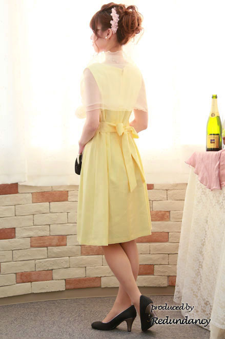 レモンイエローのウエストリボンフレアドレス