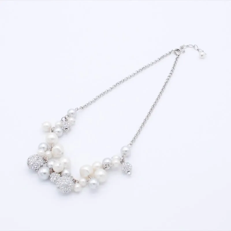 ビジューボール付きシルバーとホワイトパールネックレス