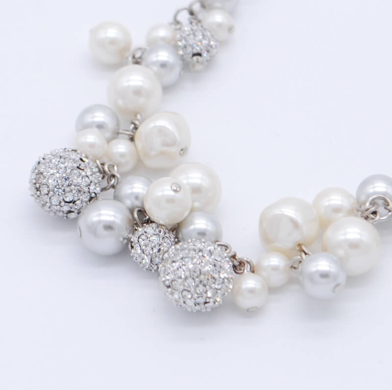ビジューボール付きシルバーとホワイトパールネックレス