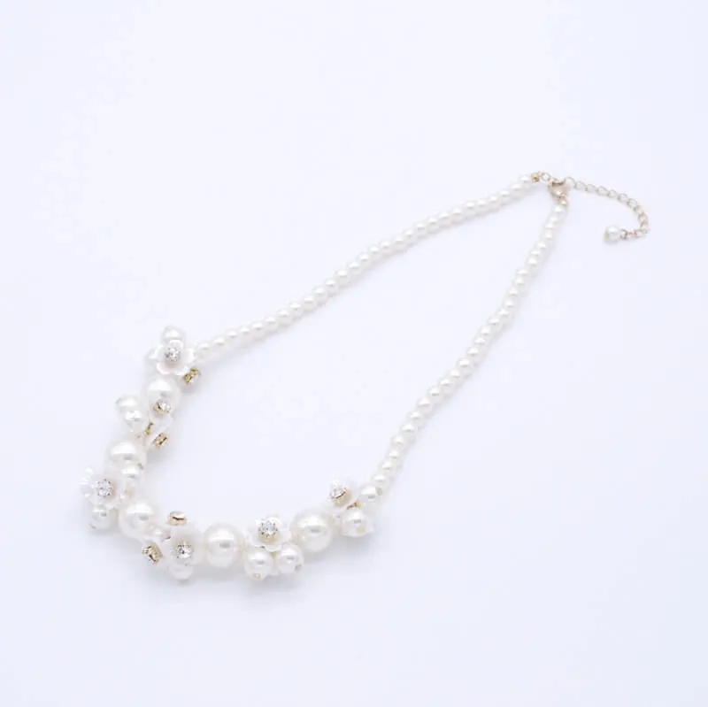 パールとお花モチーフのネックレス