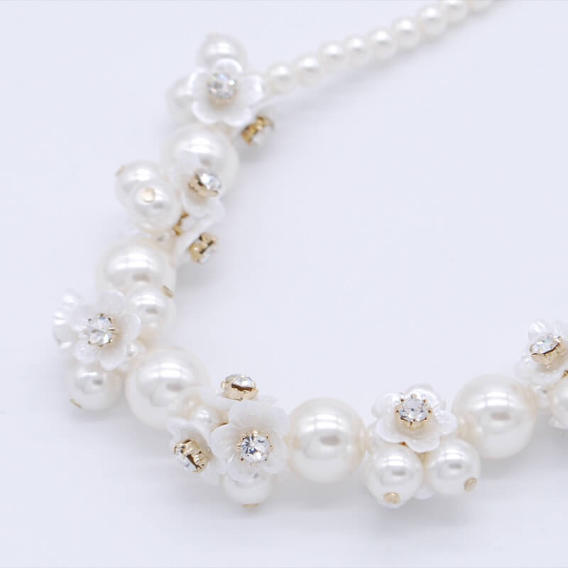 パールとお花モチーフのネックレス