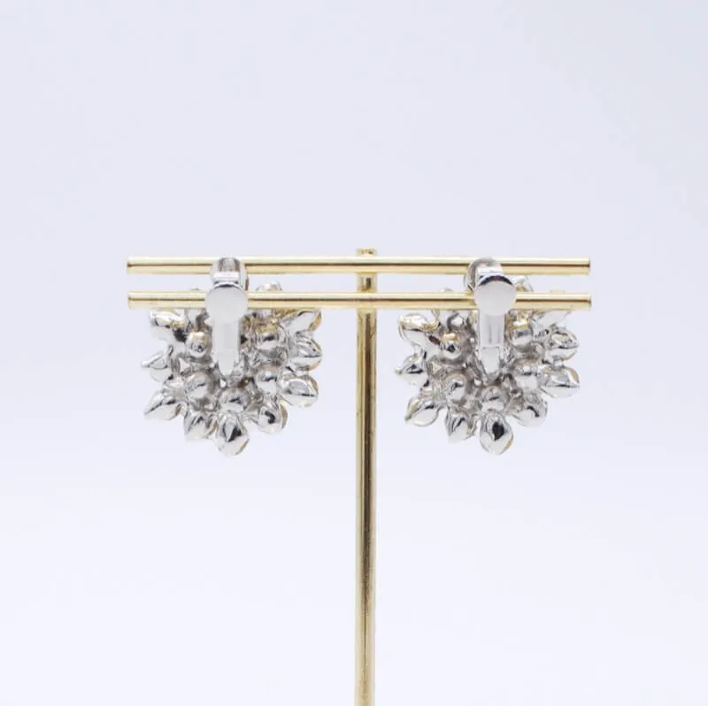 シルバーのボリュームパールイヤリング