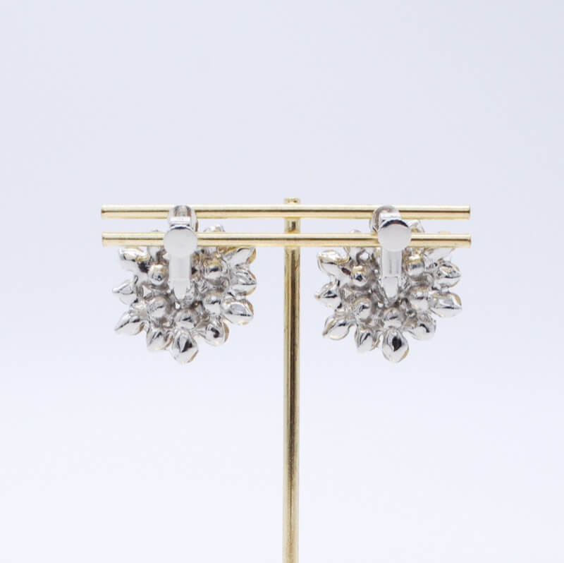 シルバーのボリュームパールイヤリング