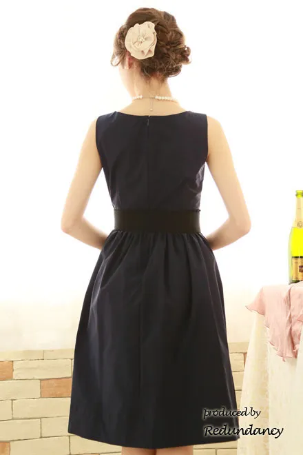 ネイビーのウエストシャーリングミモレ丈ドレス