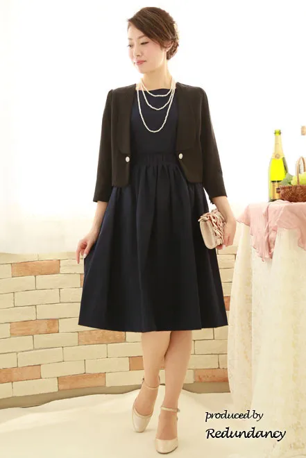 ネイビーのウエストシャーリングミモレ丈ドレス