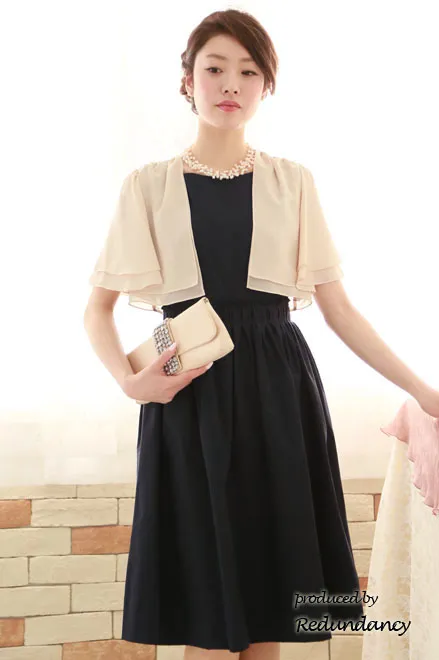 ネイビーのウエストシャーリングミモレ丈ドレス