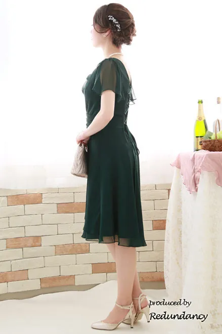 ダークグリーンの背中編み上げシフォンミモレ丈ドレス